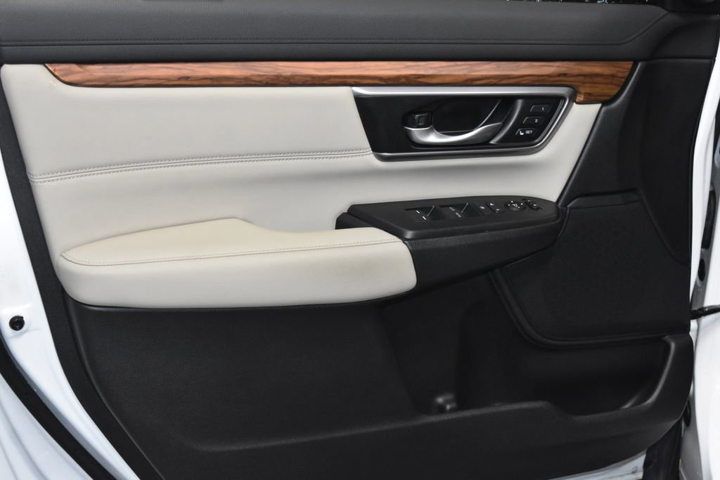 2022 Honda CR-V Hybrid Touring Sport photo 3