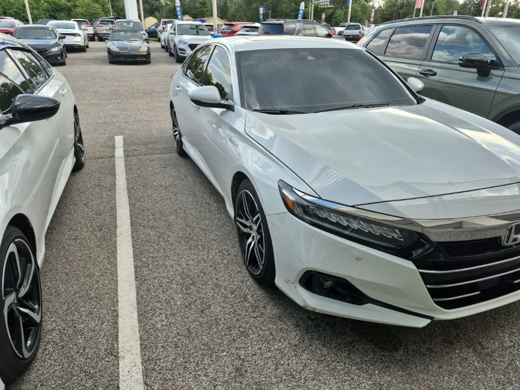 2022 Honda Accord Hybrid Touring photo 2