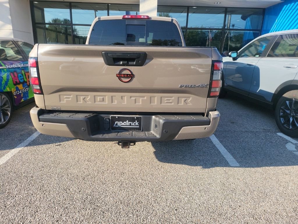 2023 Nissan Frontier PRO-4X photo 2