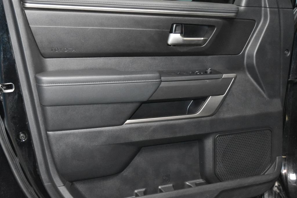 2023 Toyota Tundra SR5 CrewMax photo 3