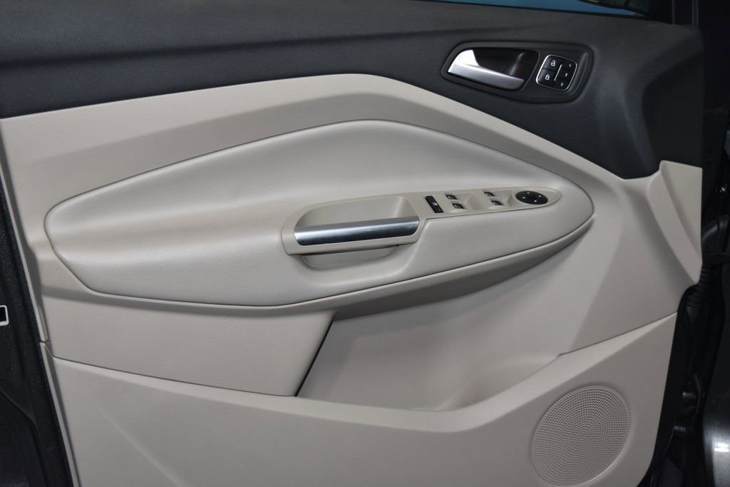 2017 Ford Escape Titanium Sport photo 3