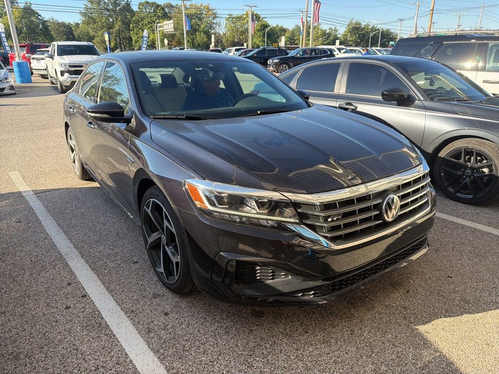 2021 Volkswagen Passat 2.0T R-Line photo 2