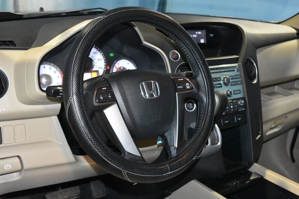 Used 2011 Honda Pilot EX-L with VIN 5FNYF4H59BB061053 for sale in Evansville, IN