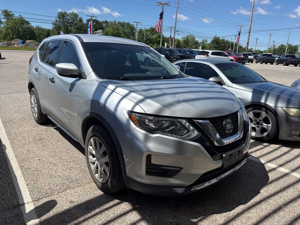 Used 2018 Nissan Rogue S with VIN KNMAT2MV0JP526327 for sale in Evansville, IN