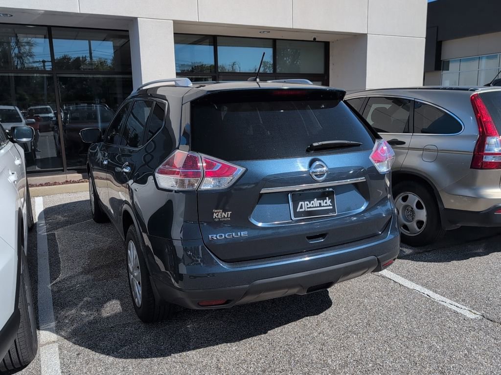 2016 Nissan Rogue S photo 2