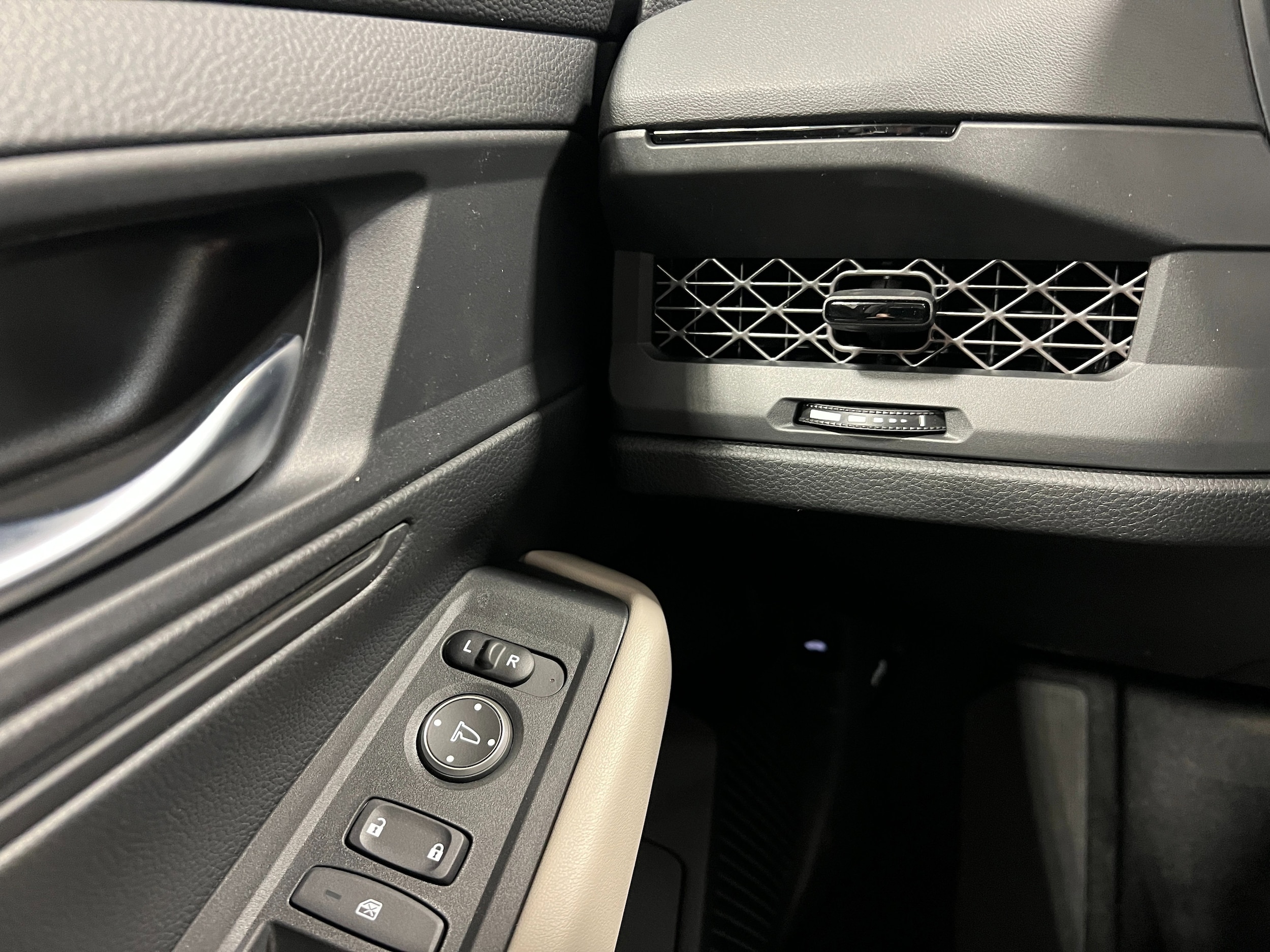 2025 Honda Accord LX - Photo 14