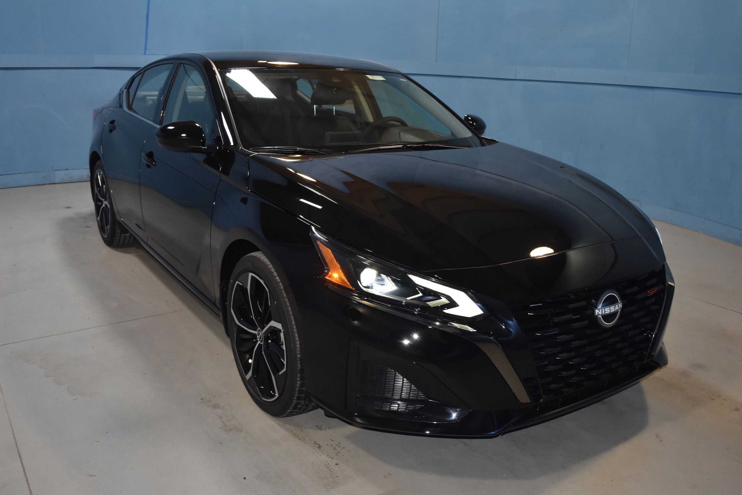 2025 Nissan Altima SR's photo