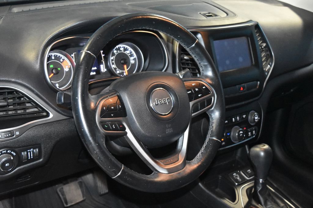 2019 Jeep Cherokee Latitude photo 2