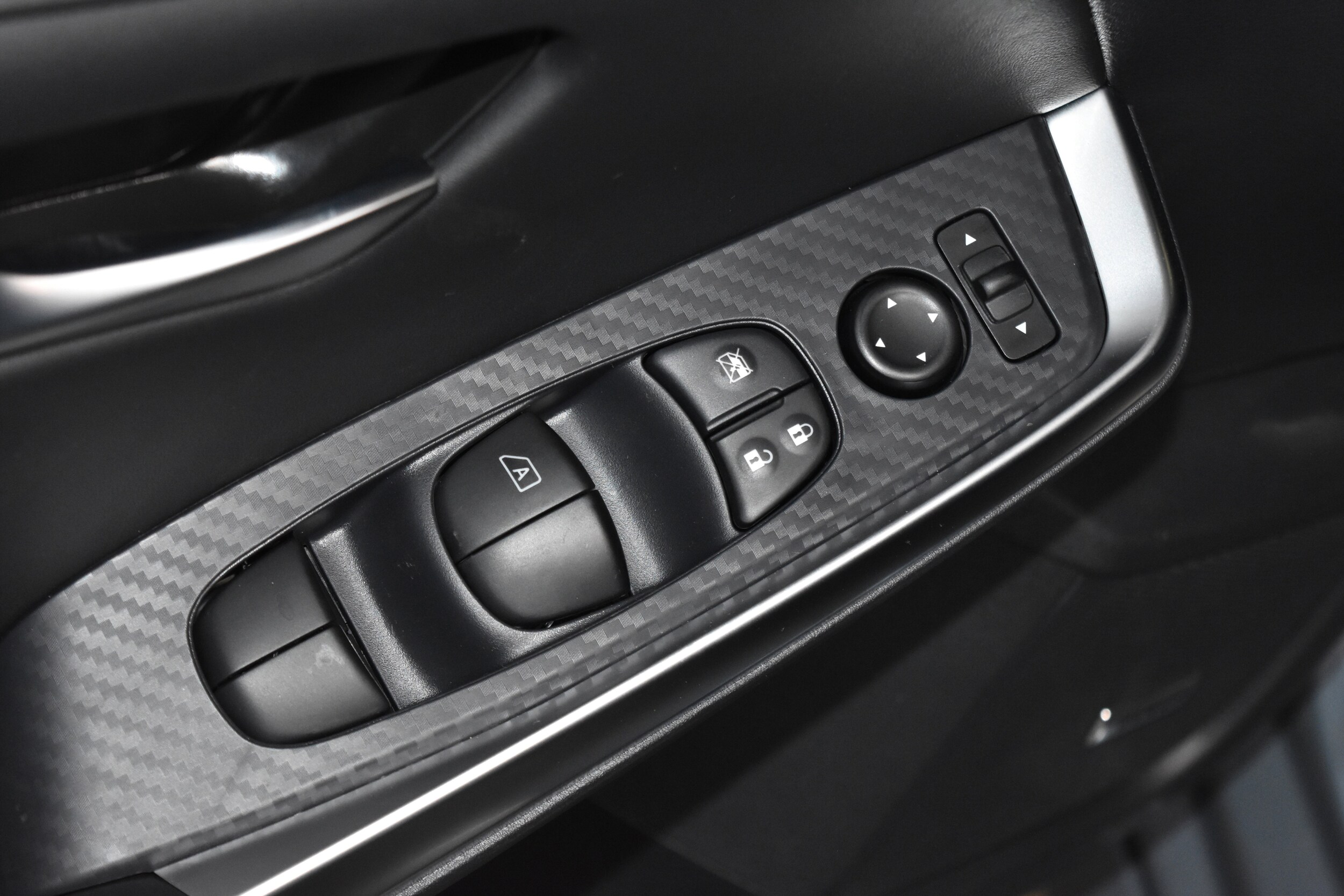 2025 Nissan Sentra SR photo 4