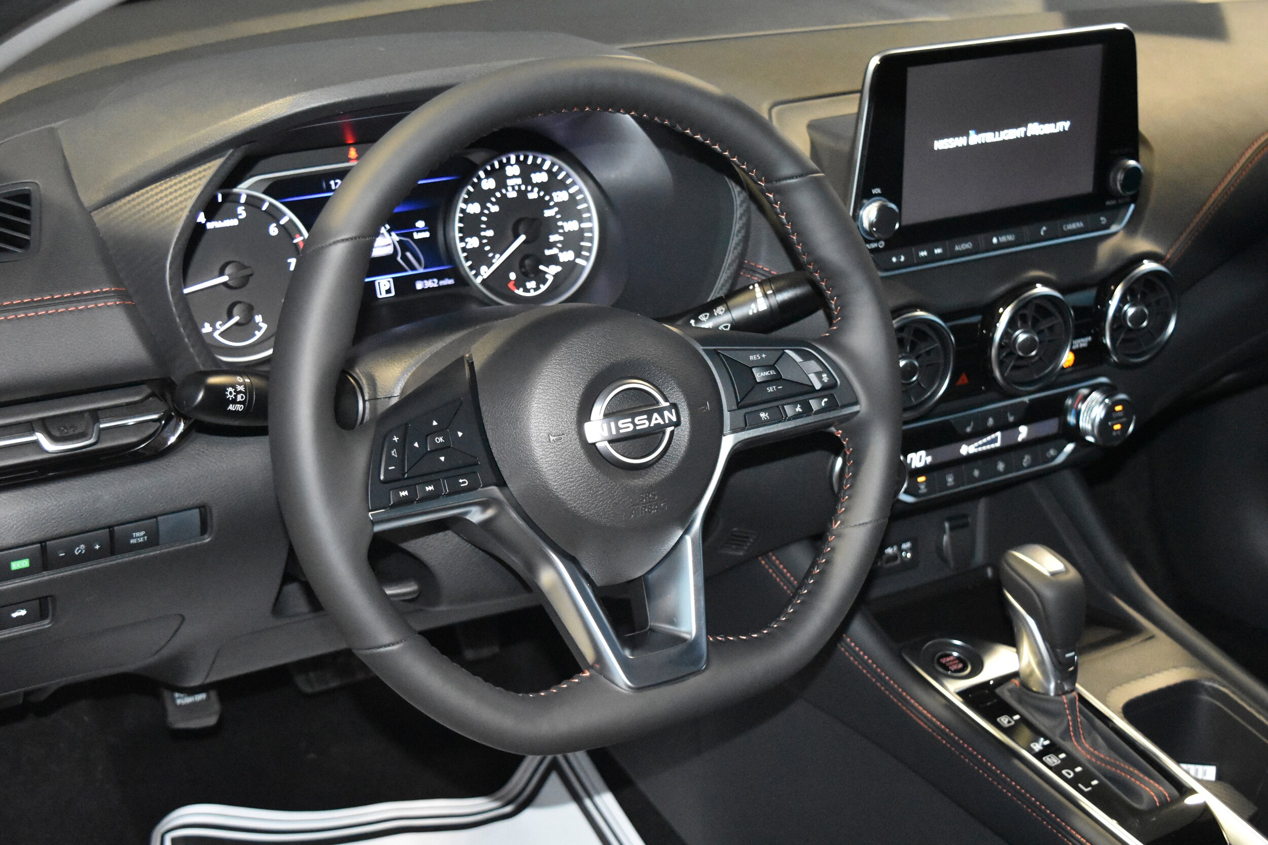 2025 Nissan Sentra SR photo 3