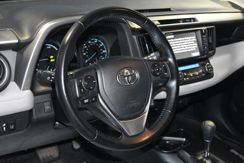 2018 Toyota RAV4 Hybrid photo 2