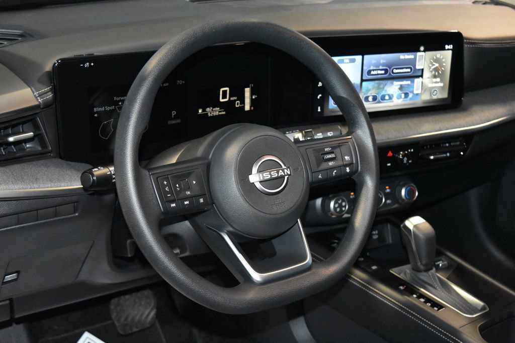 2025 Nissan Kicks SV photo 3