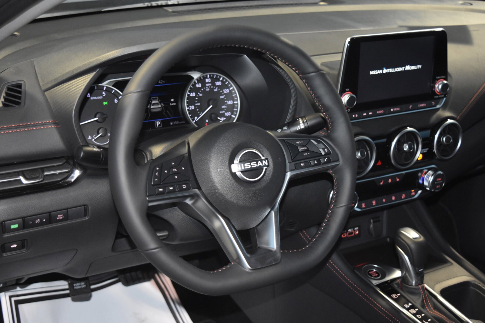 2025 Nissan Sentra SR photo 2