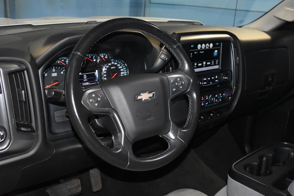 2017 Chevrolet Silverado 1500 LT photo 2