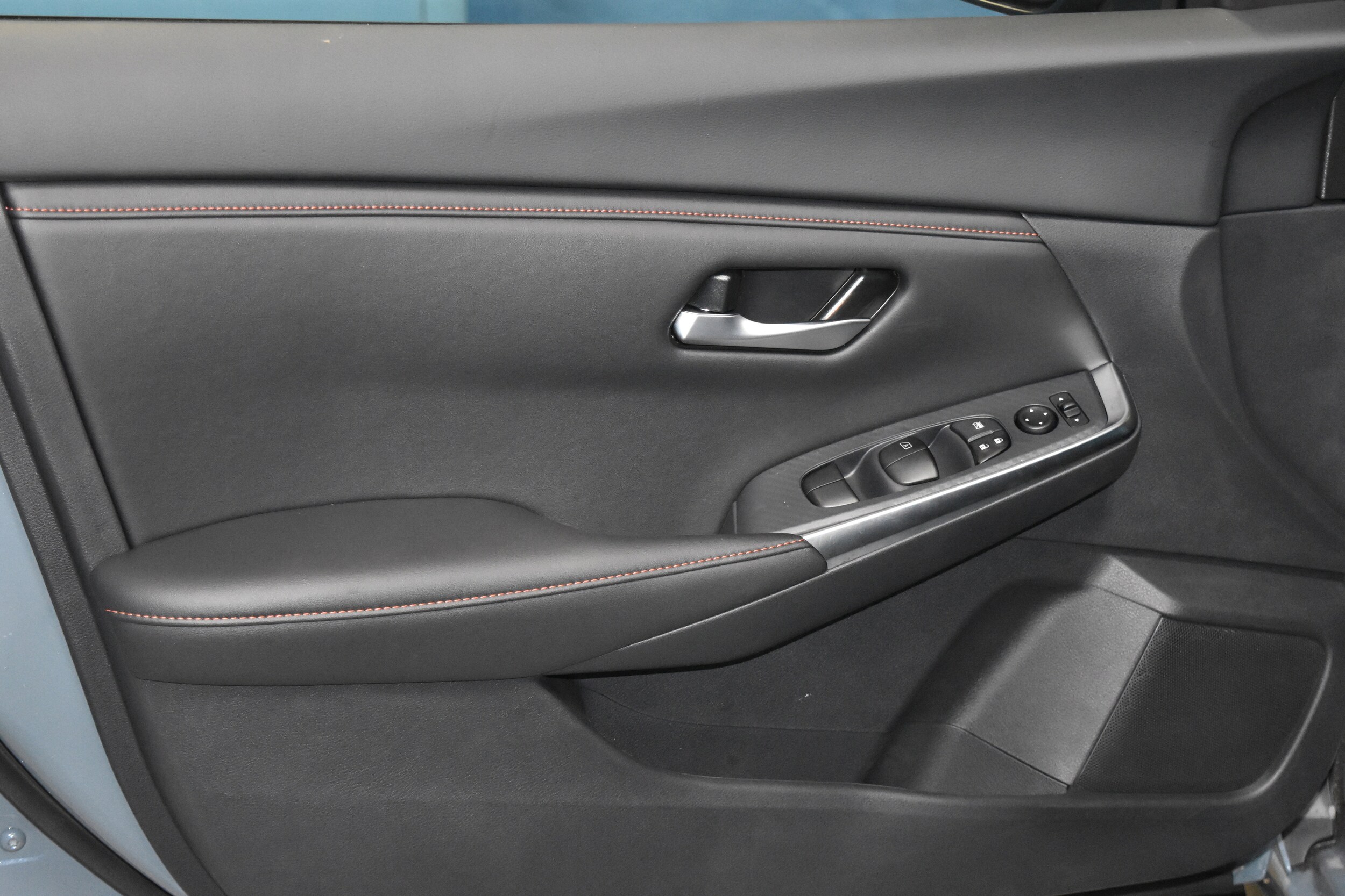 2025 Nissan Sentra SR photo 3
