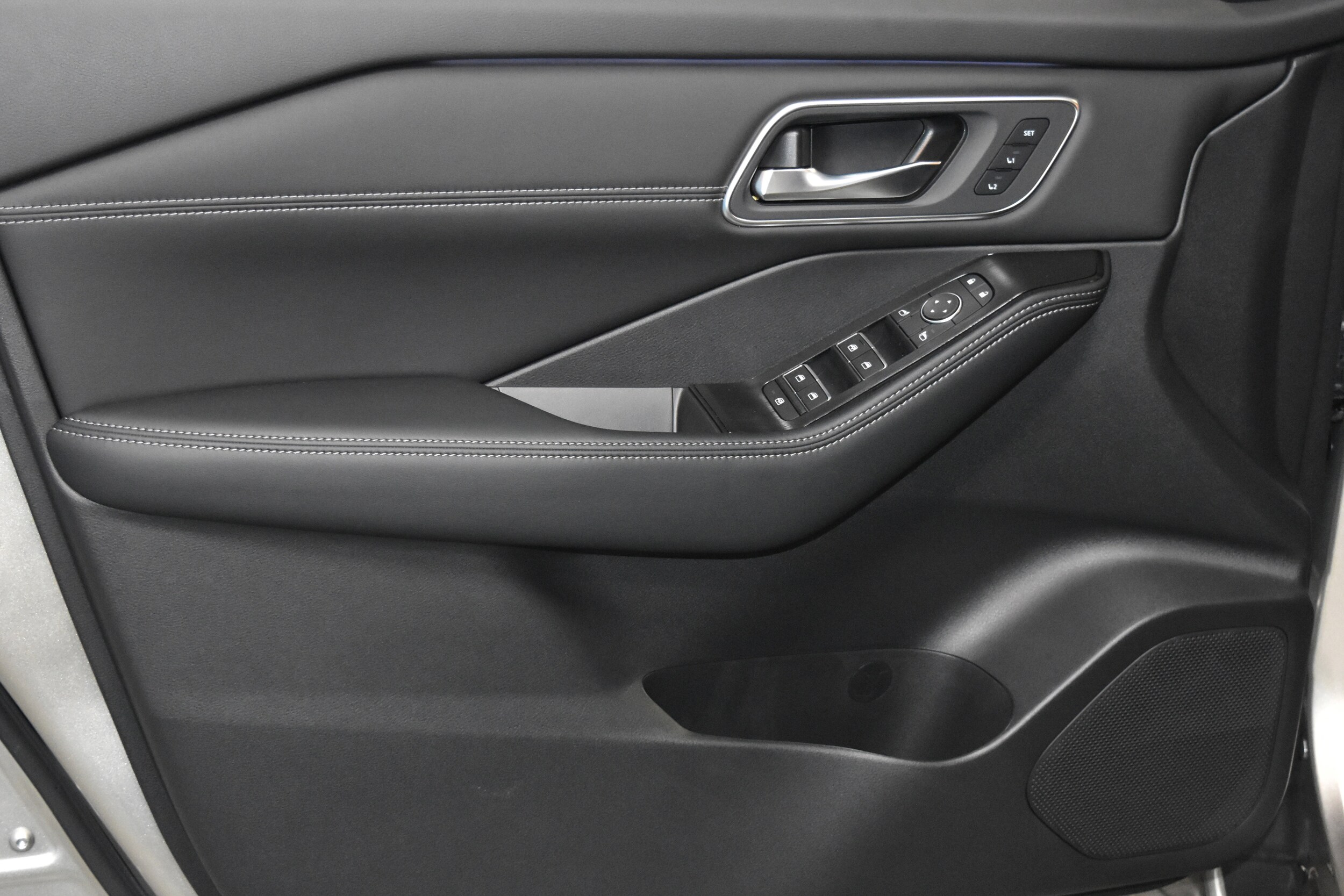 2026 Nissan Rogue Platinum photo 4