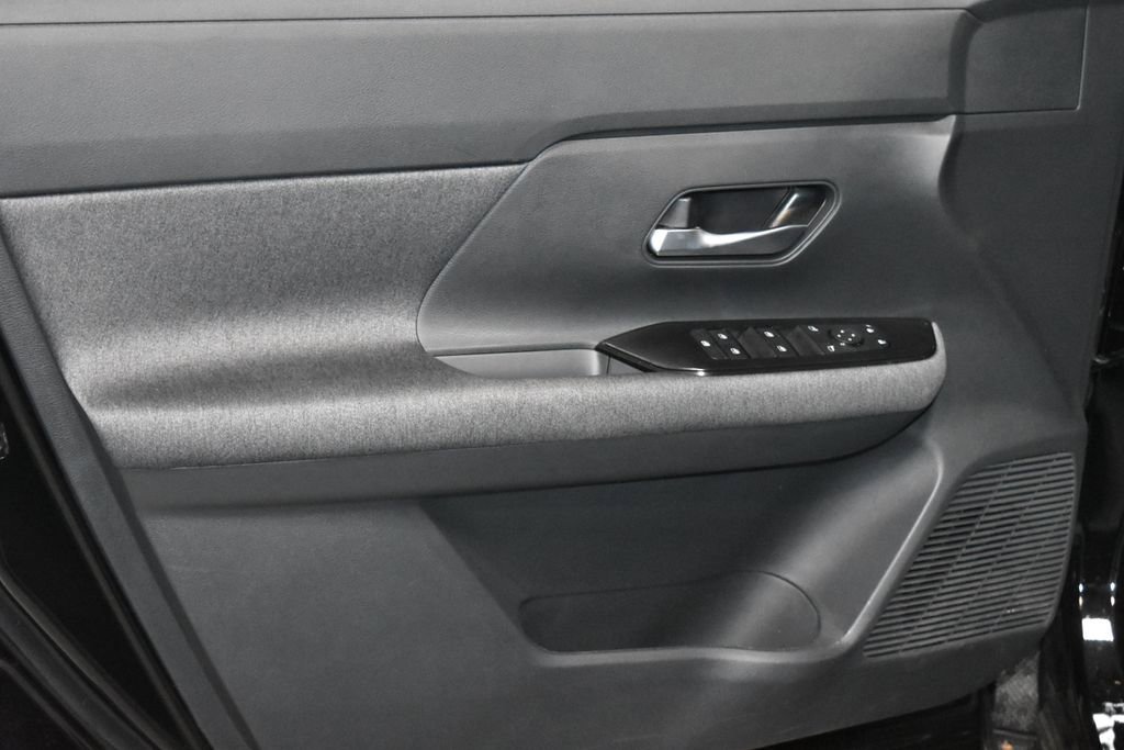 2025 Nissan Kicks SV photo 3