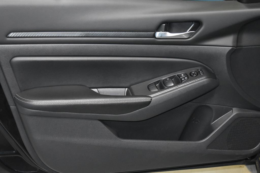 2024 Nissan Altima 2.5 SV photo 3