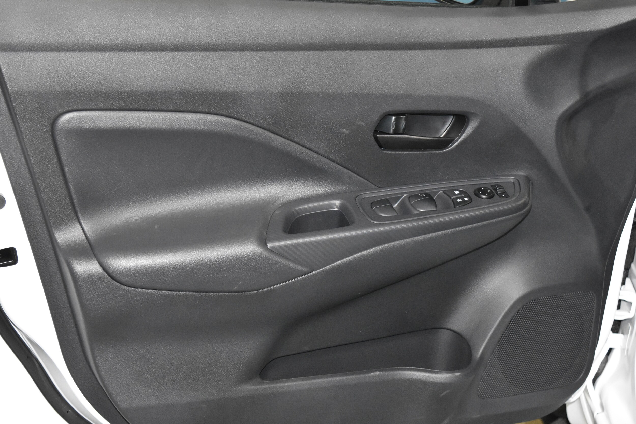 2025 Nissan Versa 1.6 S photo 3