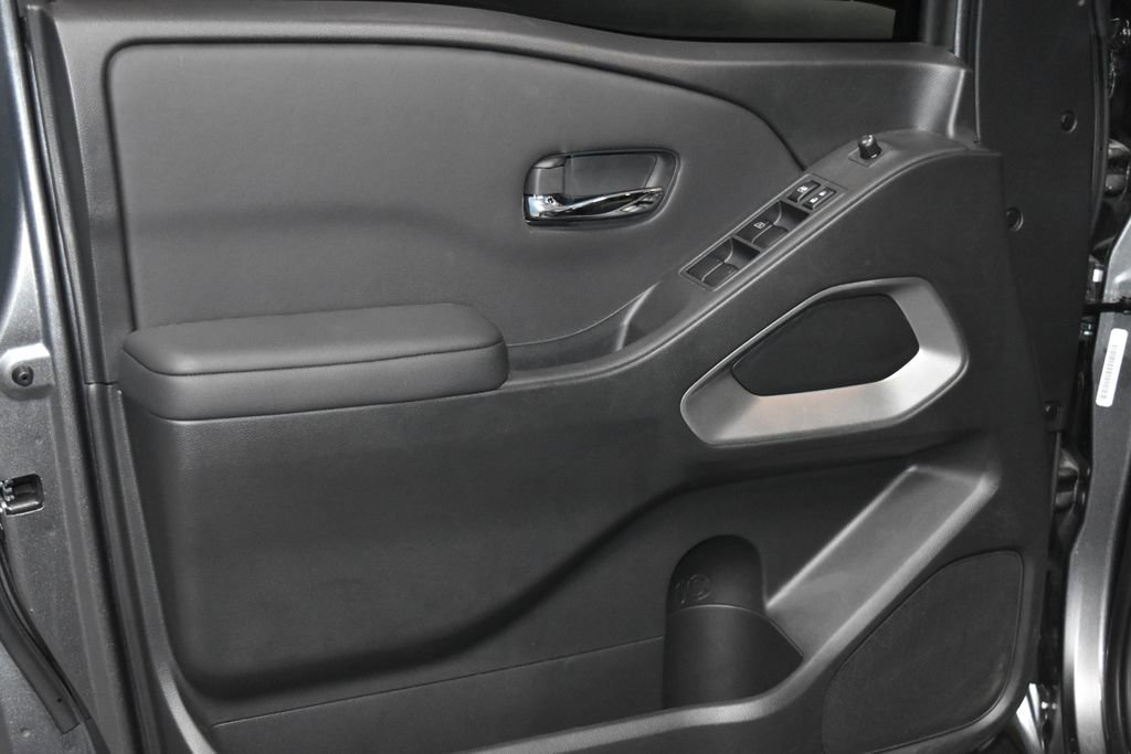 2024 Nissan Frontier SV photo 4