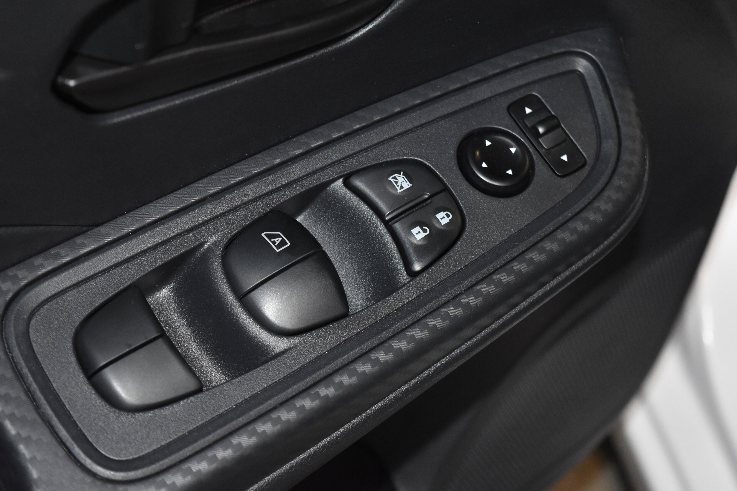 2025 Nissan Versa 1.6 S photo 4