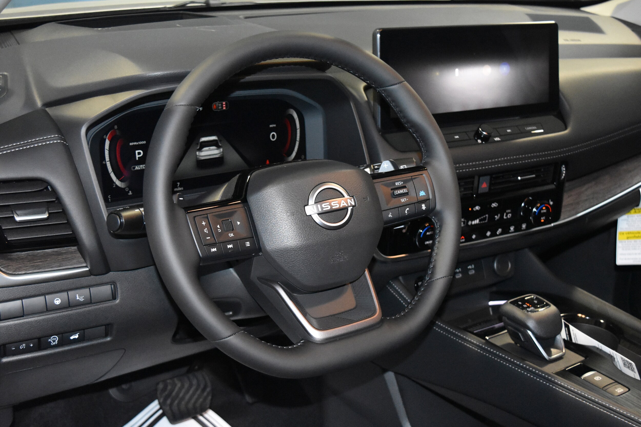 2026 Nissan Rogue Platinum photo 3