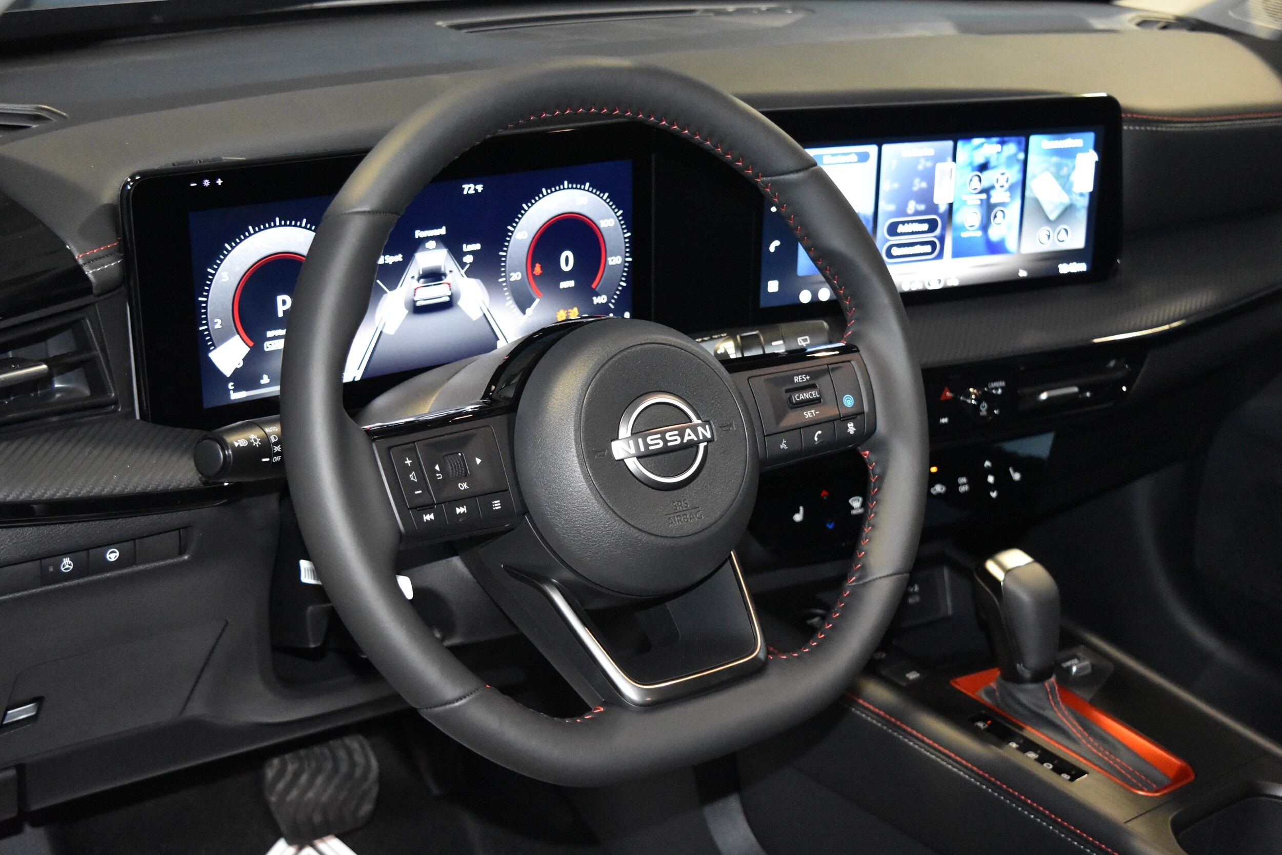 2026 Nissan Kicks SR photo 2