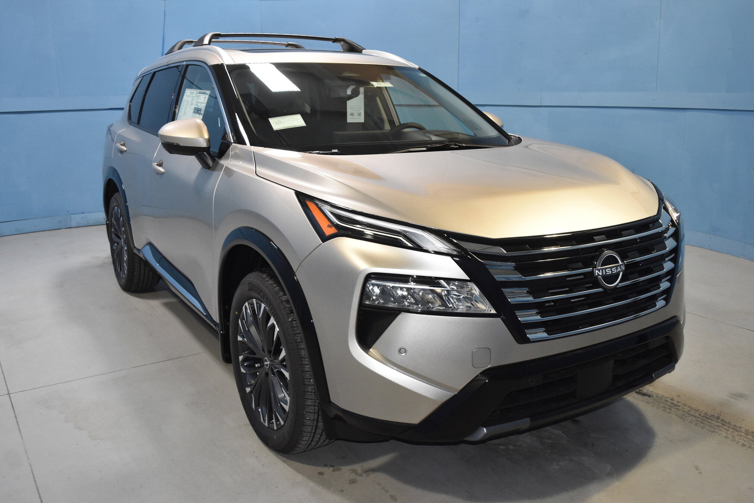 2026 Nissan Rogue Platinum photo 2