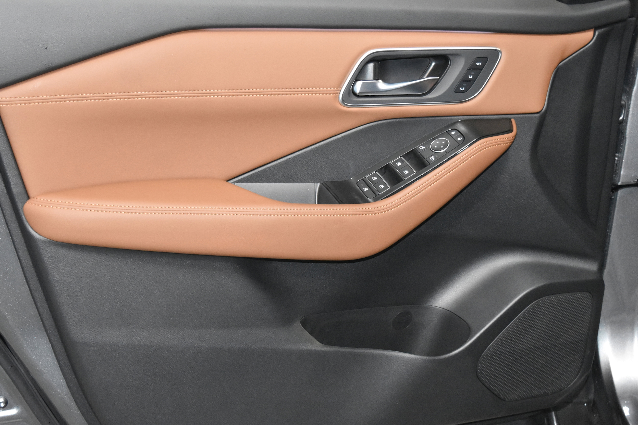 2026 Nissan Rogue Platinum photo 3
