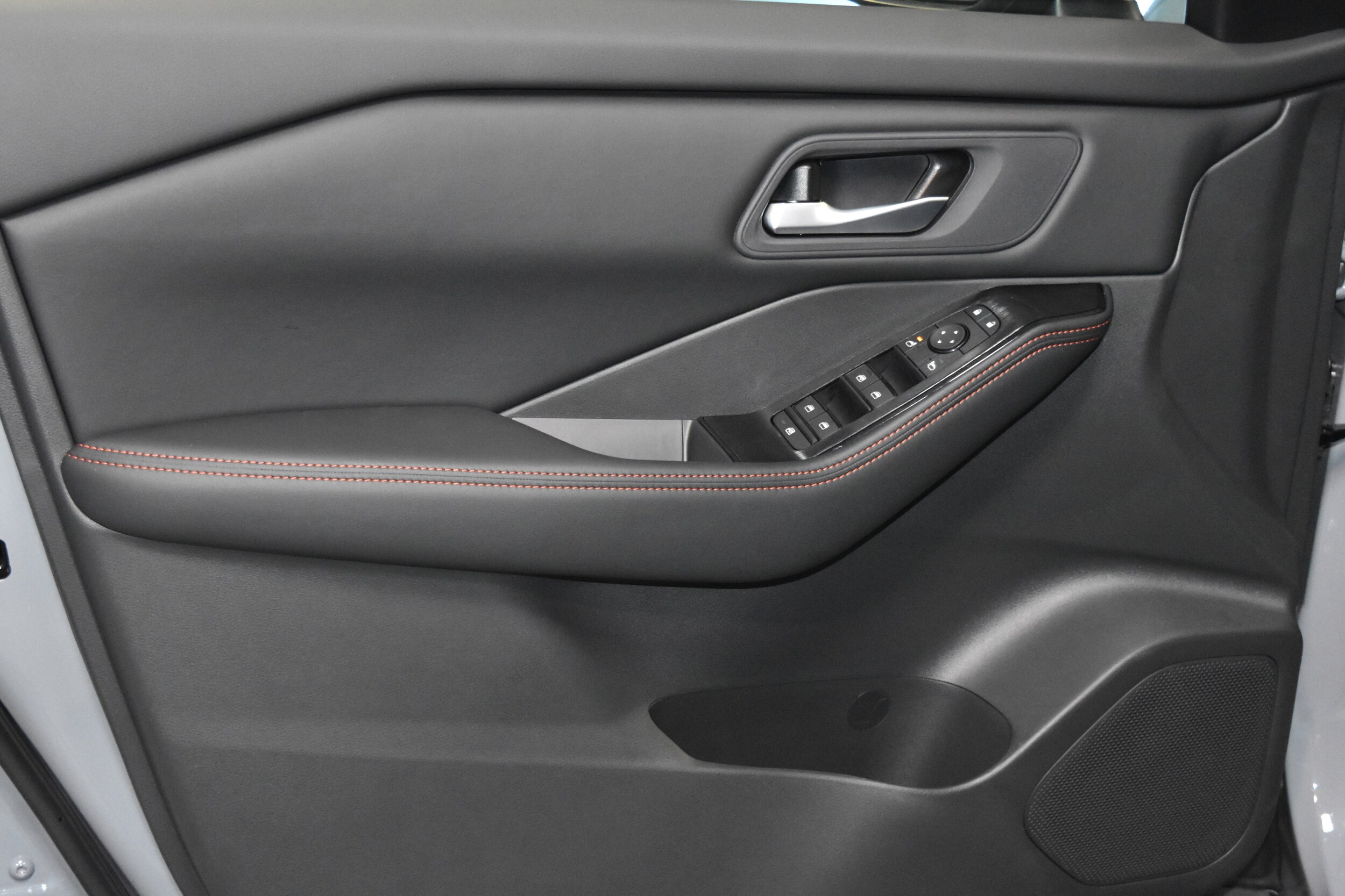 2026 Nissan Rogue SV photo 4