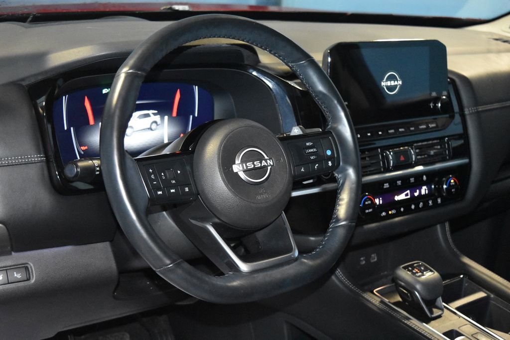 2024 Nissan Pathfinder Platinum photo 2