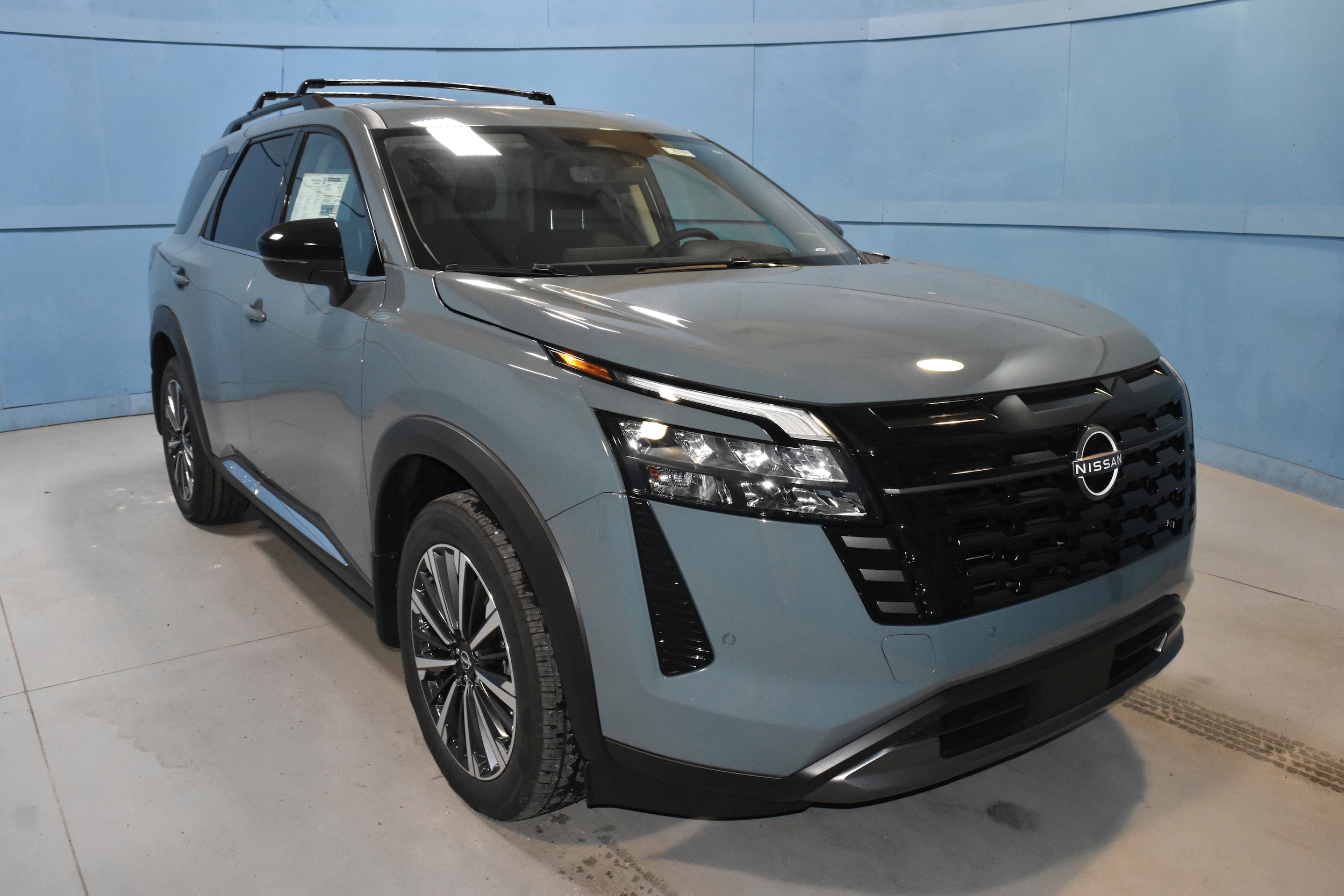 2026 Nissan Pathfinder Platinum 4WD's photo