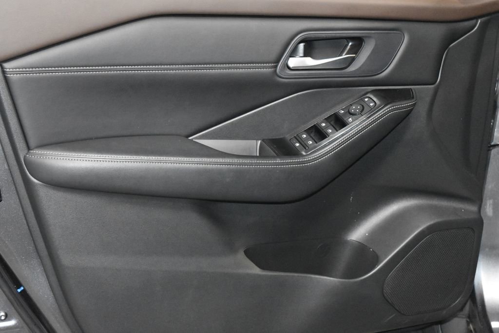 2023 Nissan Rogue SV photo 4