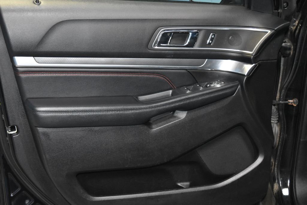2017 Ford Explorer Sport photo 2