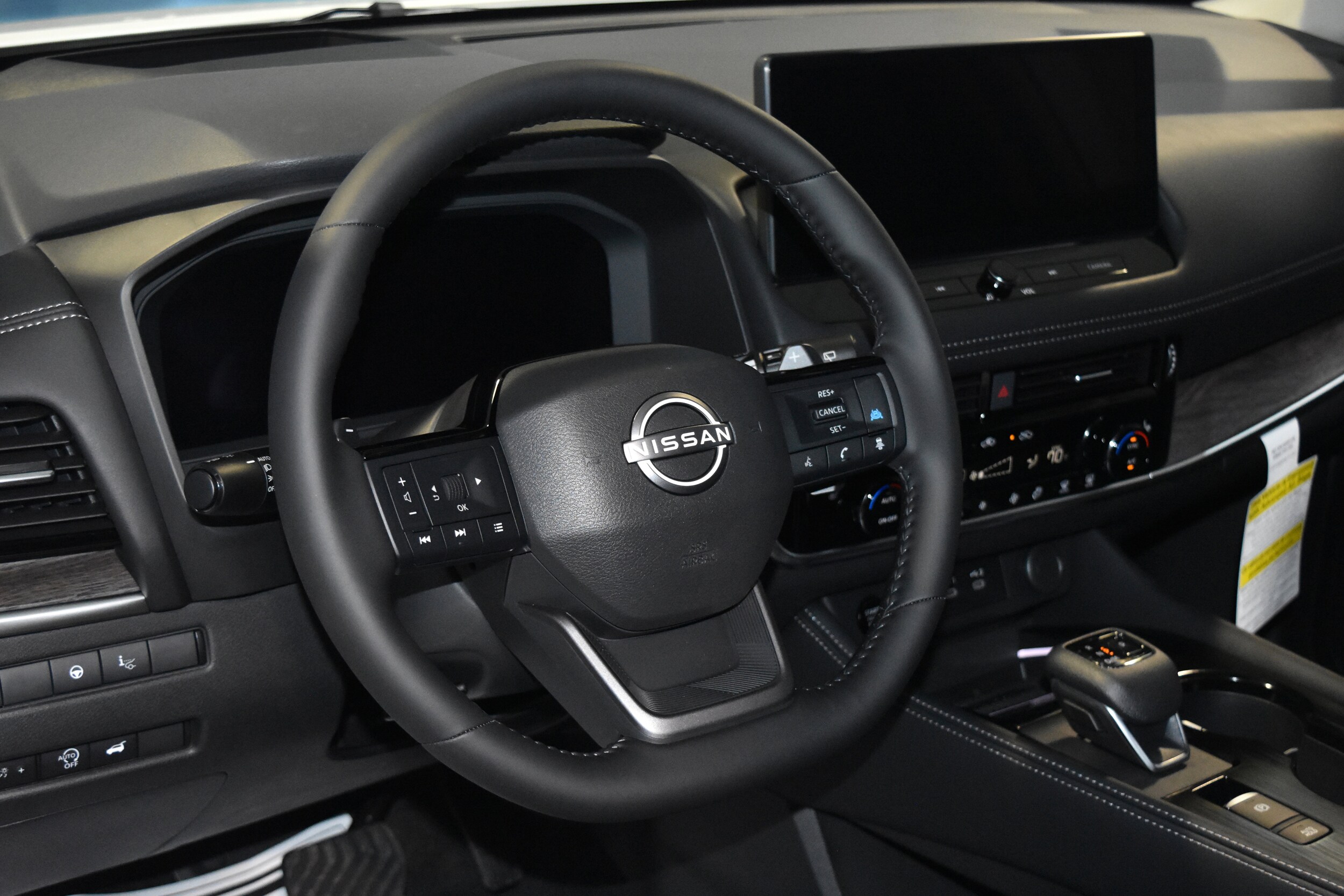 2026 Nissan Rogue Platinum photo 2