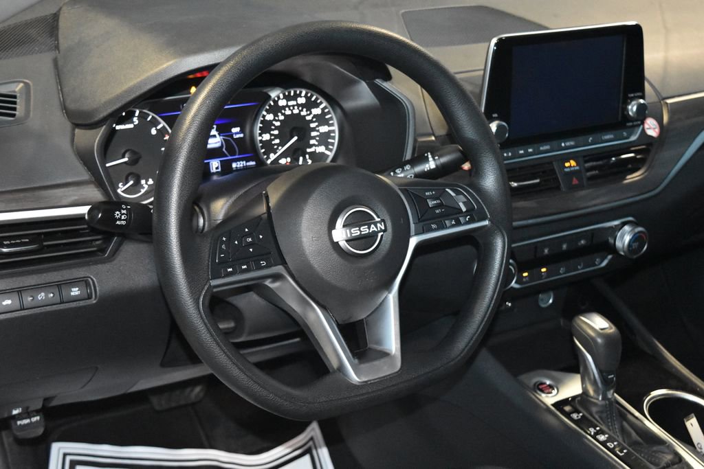 2024 Nissan Altima 2.5 SV photo 2