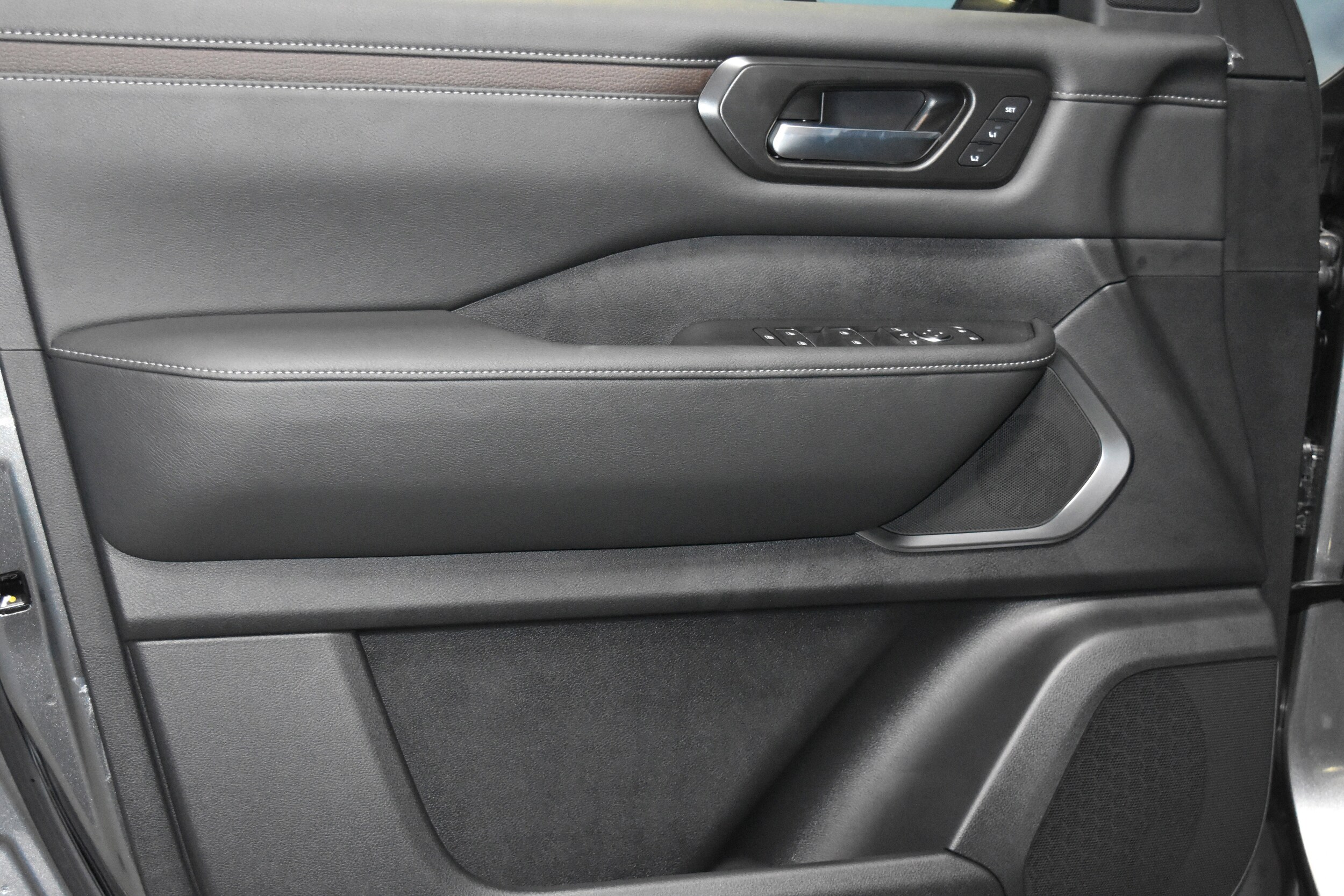 2025 Nissan Armada Platinum photo 4