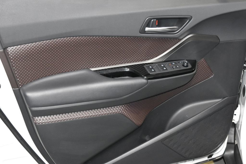 2019 Toyota C-HR Limited photo 3