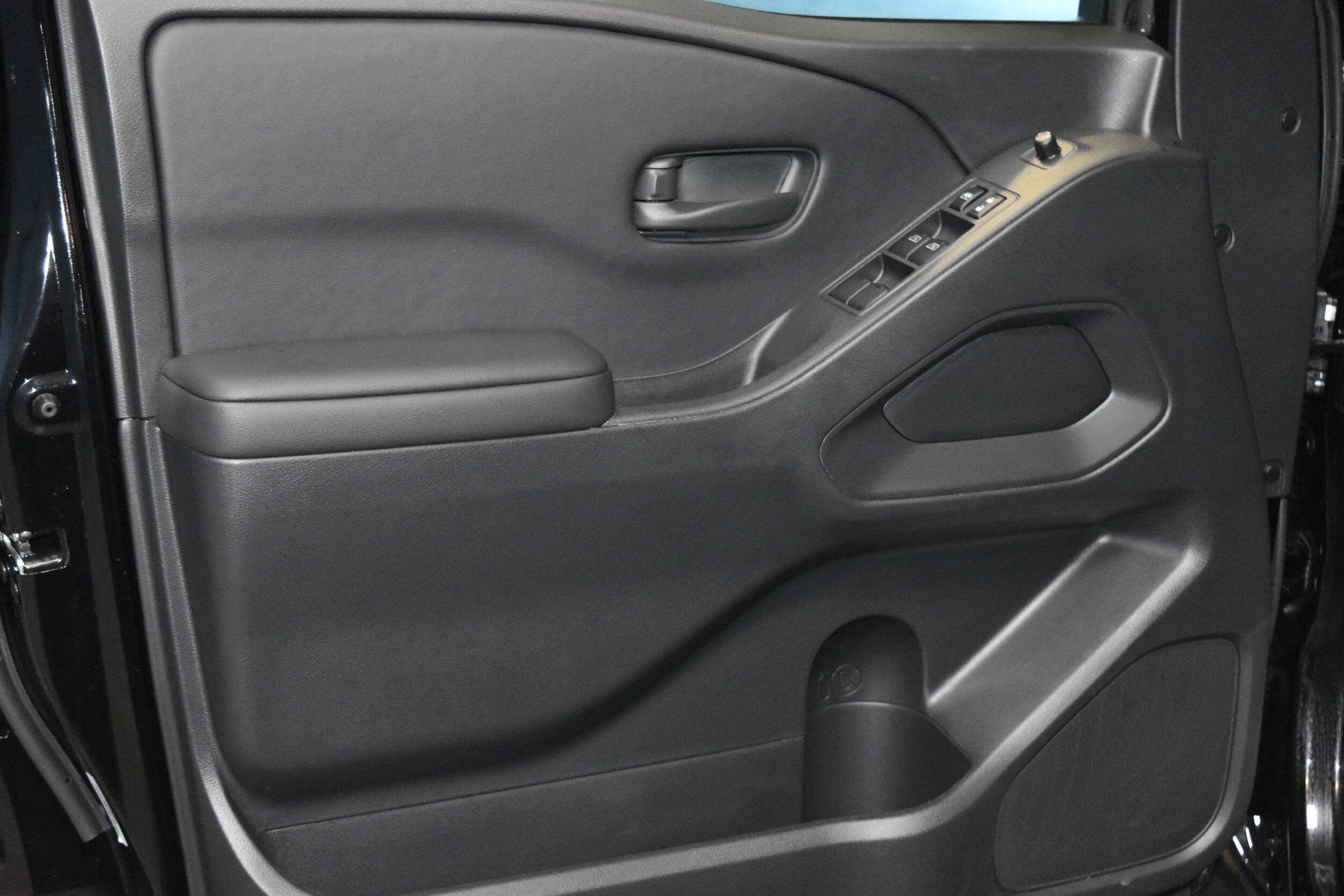2026 Nissan Frontier SV photo 4