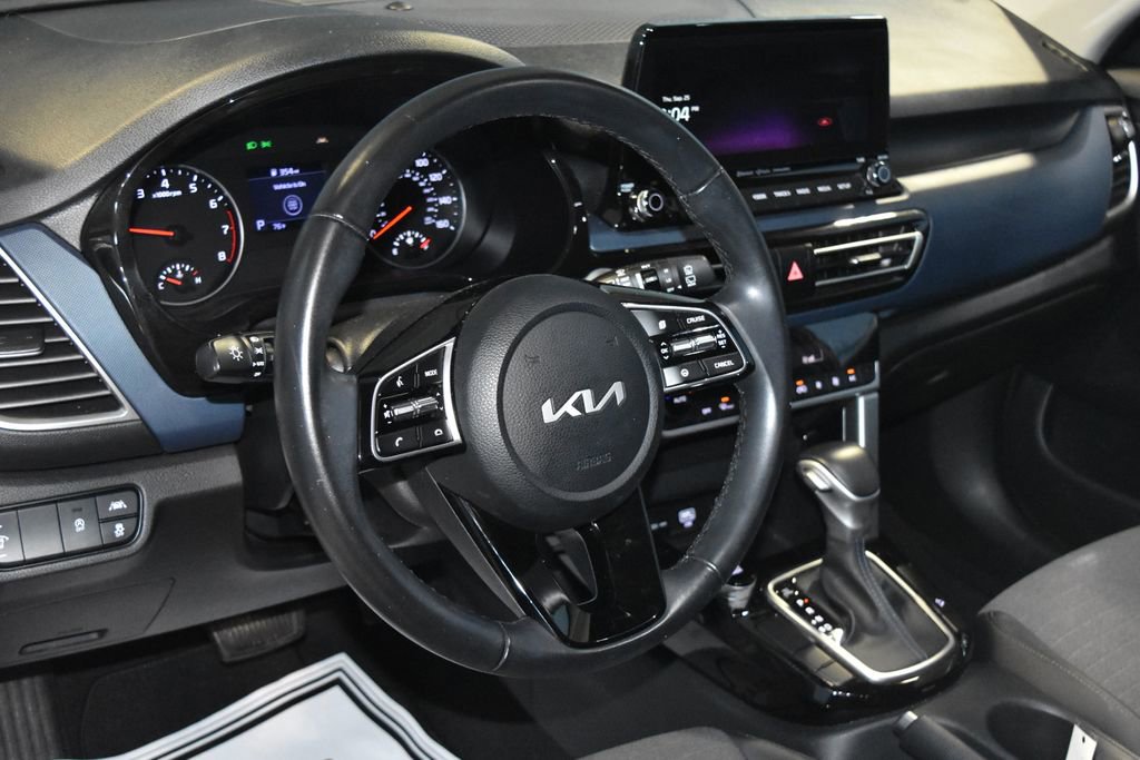 2023 Kia Seltos S photo 2