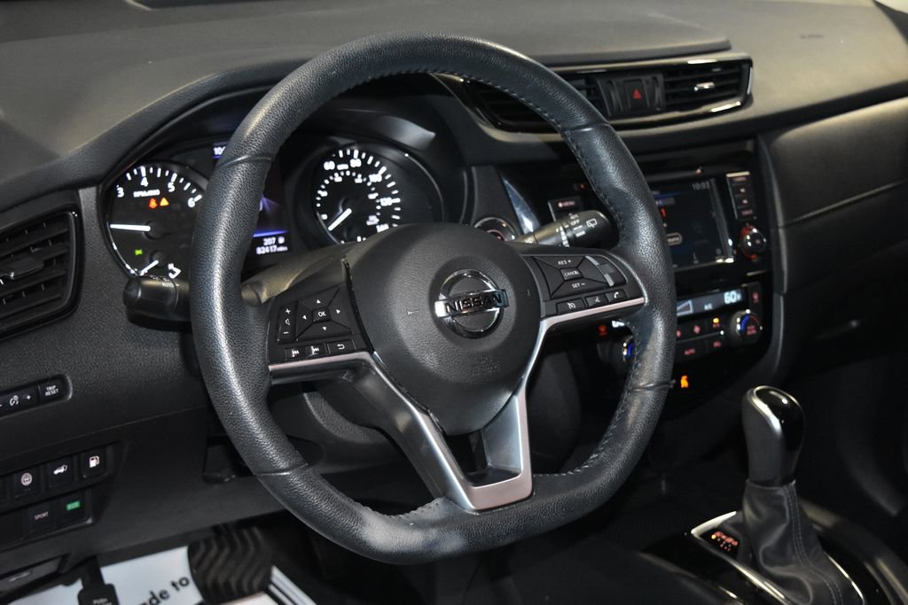 2020 Nissan Rogue SV photo 2