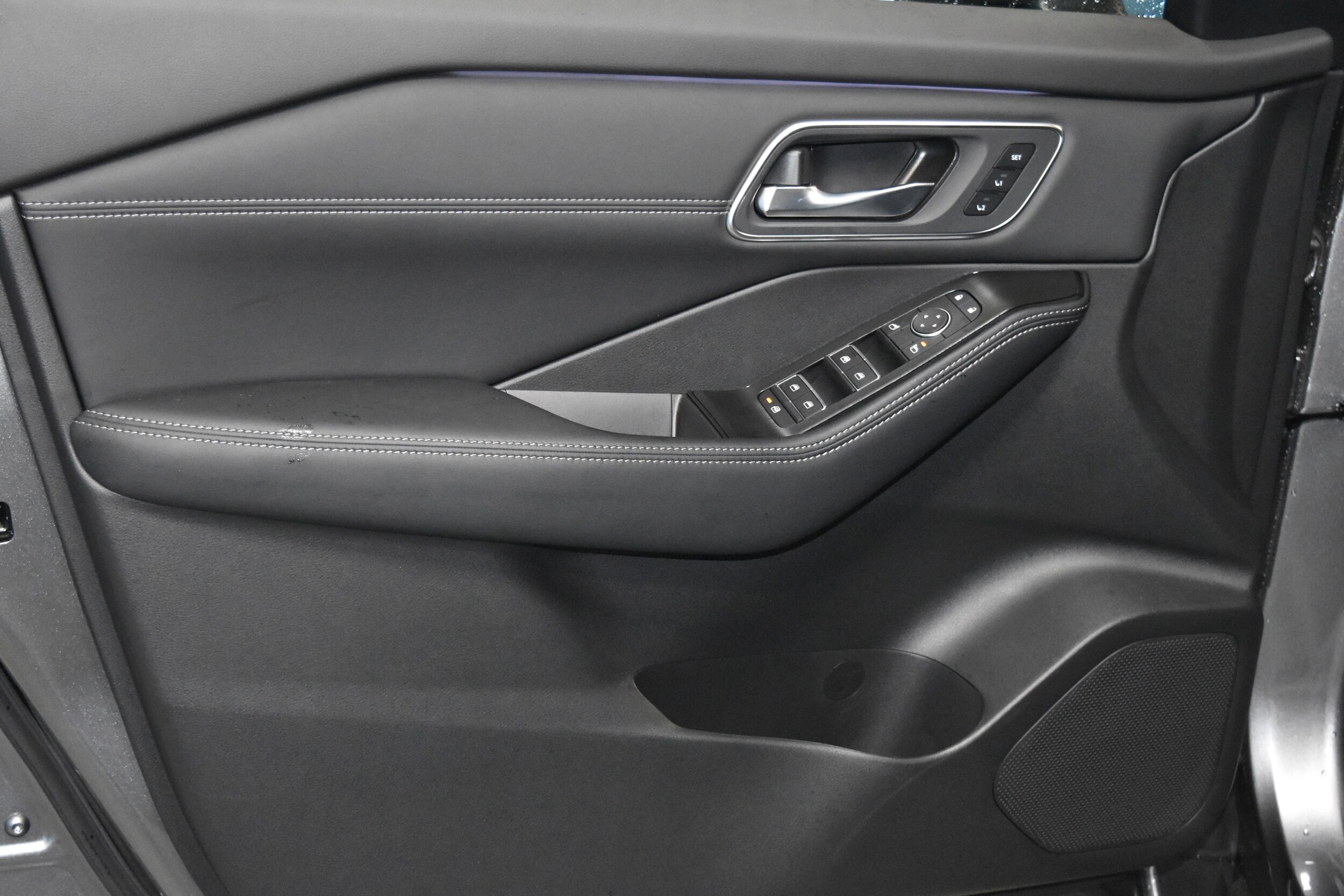 2026 Nissan Rogue Platinum photo 3