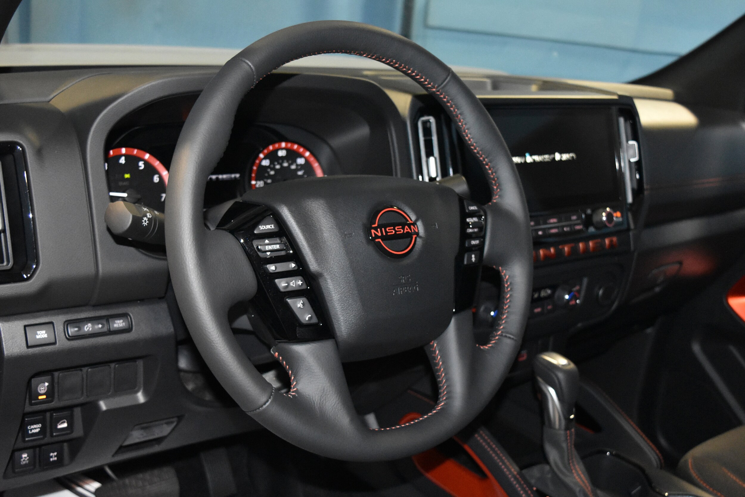 2025 Nissan Frontier PRO-4X photo 3