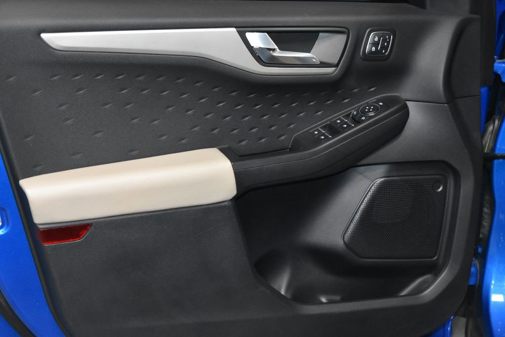 2020 Ford Escape SEL Sport photo 3