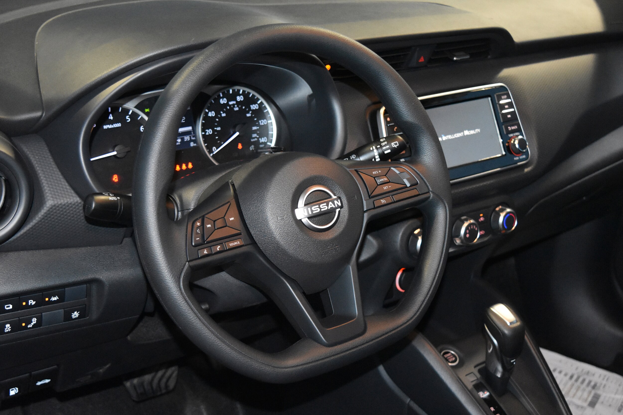2025 Nissan Kicks Play S photo 3