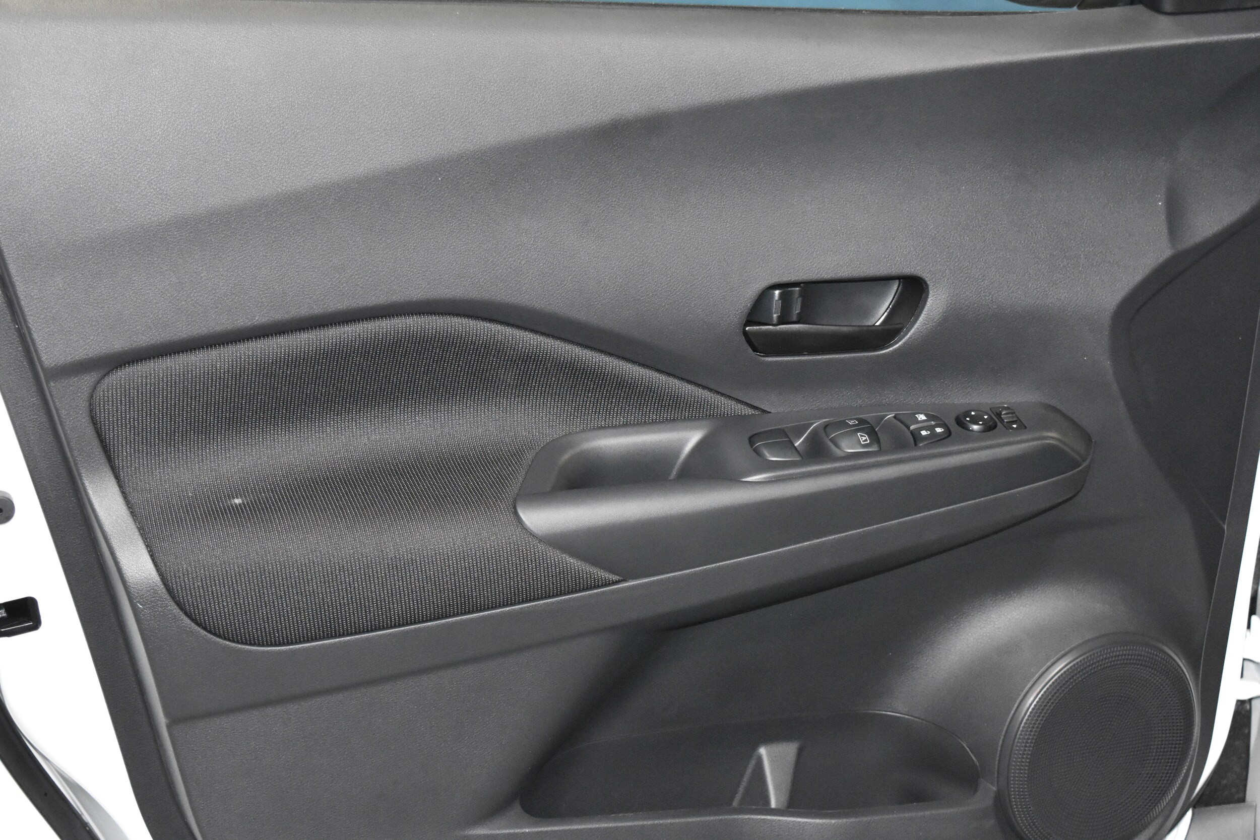 2025 Nissan Kicks Play S photo 4