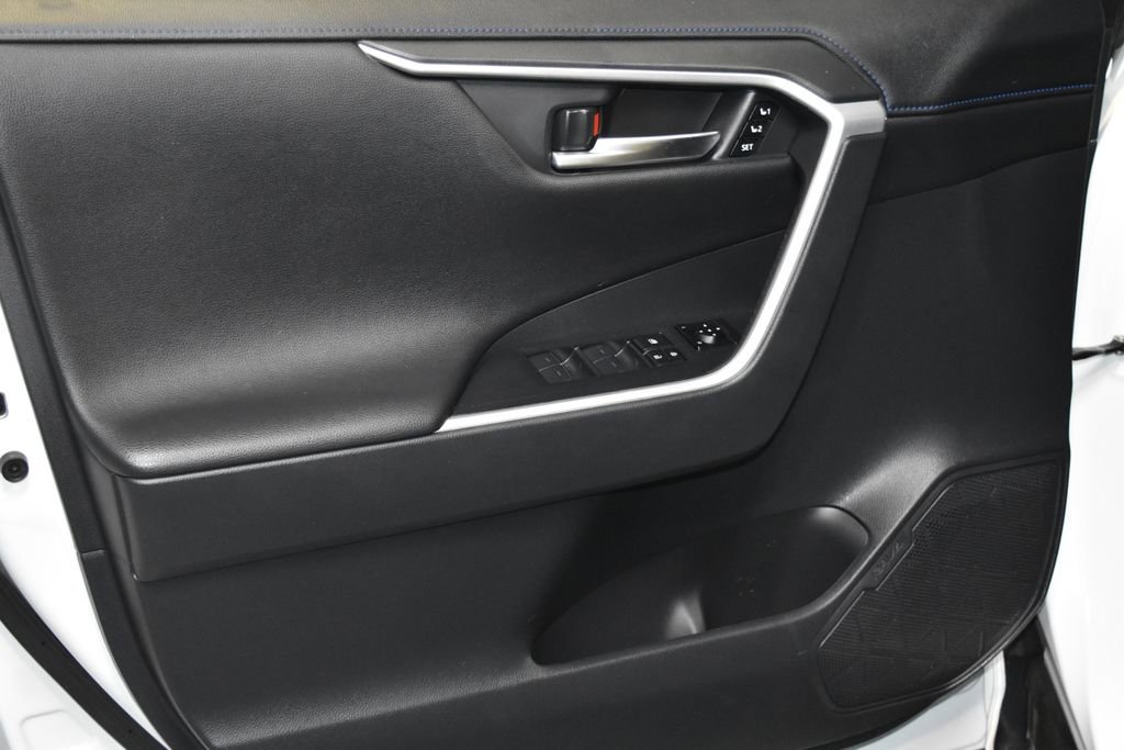 2024 Toyota RAV4 Hybrid XSE Sport photo 4