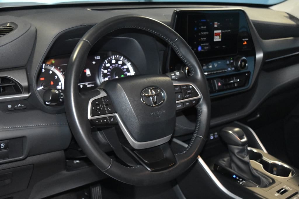 Used 2024 Toyota Highlander XLE 4D Sport Utility