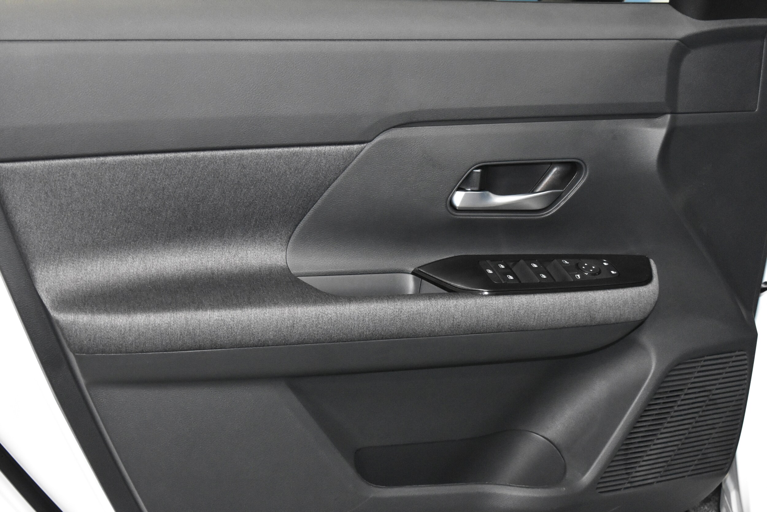 2026 Nissan Kicks SV photo 4