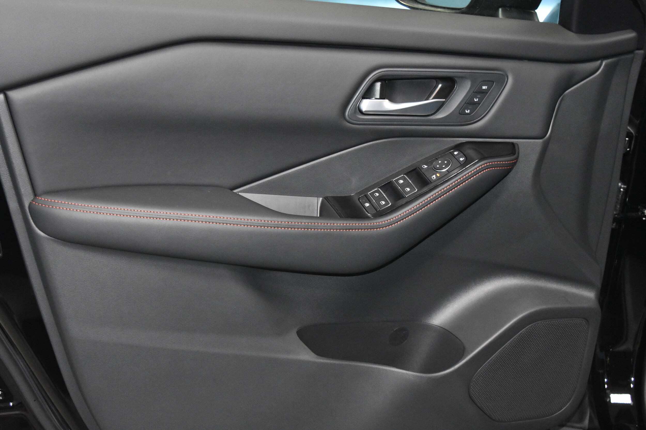 2026 Nissan Rogue SV photo 4